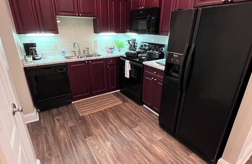 Alpharetta Apartment | Fabulous One Bed/One Br with Sunroom and Built-in Desk Area