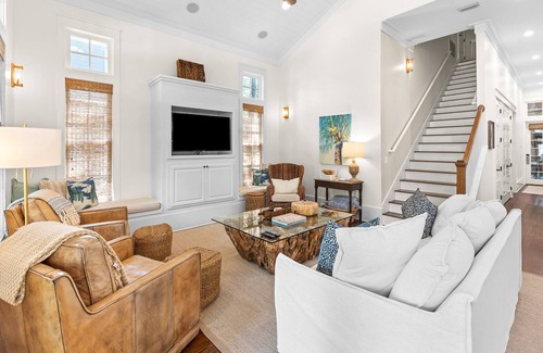 Forest District House | Fabulous Outdoor Space! Golf Cart! Minutes from the new Camp Watercolor!