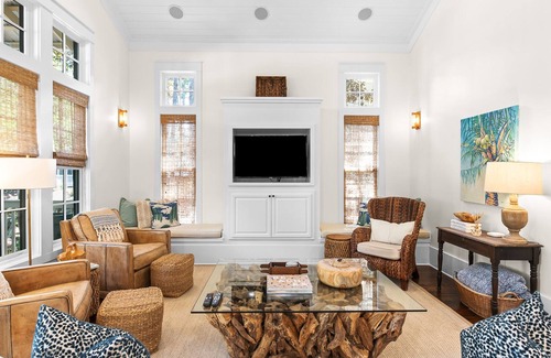 Forest District House | Fabulous Outdoor Space! Golf Cart! Minutes from the new Camp Watercolor!