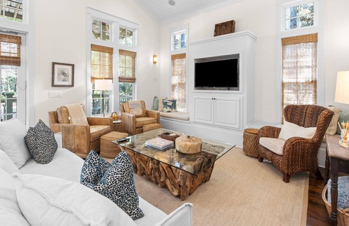 Forest District House | Fabulous Outdoor Space! Golf Cart! Minutes from the new Camp Watercolor!