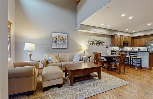 Coeur d'Alene Condo | Fabulous Riverstone condo w/shared deck, outdoor dining area, grills, & firepit