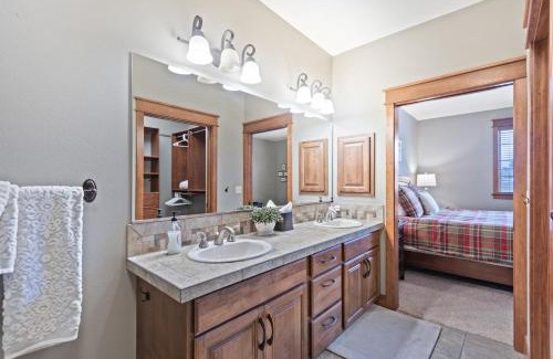 Coeur d'Alene Apartment | Fabulous Riverstone Retreat