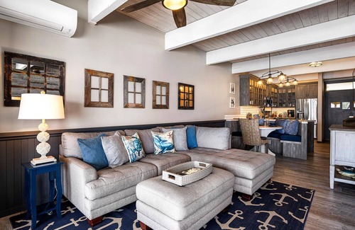 Kailua-Kona Condo | Fabulous Top Floor Penthouse with Two Bedroom Suites - Unit 413