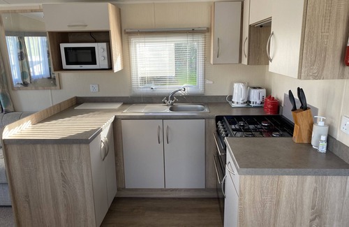 Newquay Cabin | Fabulous two bed home minutes from the beach