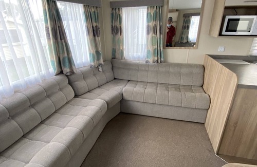 Newquay Cabin | Fabulous two bed home minutes from the beach
