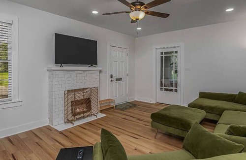 Caddo Heights-South Highlands House | Fabulously Furnished Forest - Luxury MCM Getaway