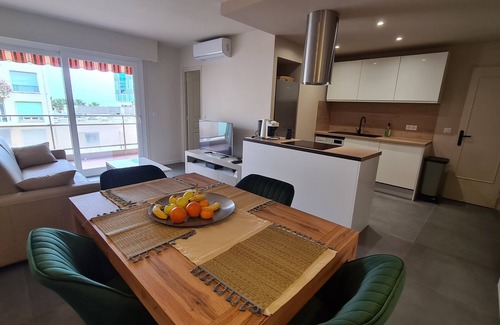 Les Baumettes Apartment | Facing sea and beaches, luxury apartment with large terrace.