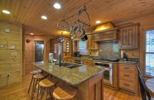 Blue Ridge Cabin | Fade Away on Fightingtown | Hot Tub | Creekside | Pool Table