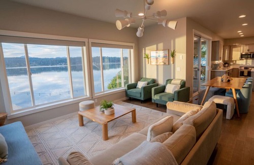 Belfair House | Fair Haven Oyster Beachfront Modern Paradise