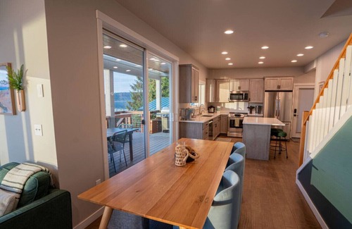 Belfair House | Fair Haven Oyster Beachfront Modern Paradise