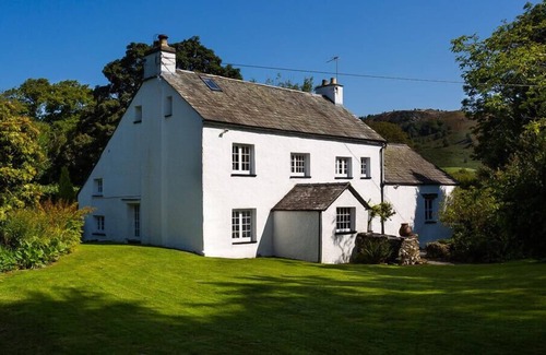 Low Newton Cottage | FAIR RIGG OLD FARM, pet friendly, with open fire in Cartmel