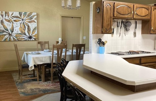 Fairbanks House | ★Fairbanks Auroora Escape - Sleeps 20★