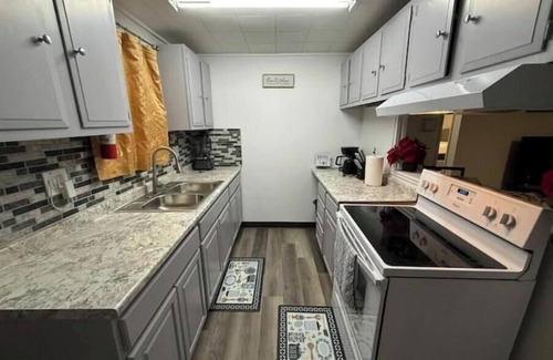 Fairbanks Apartment | Fairbanks Rafiki-Unit 4