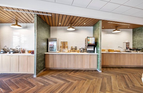 The East Side Hotel | Fairfield by Marriott Inn & Suites San Francisco Airport Oyster Point Area