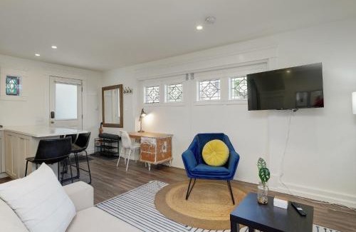 Fairfield Apartment | Fairfield Estate Coach House - 30-Day Stay, steps from Cook Street Village by Victoria Prime!