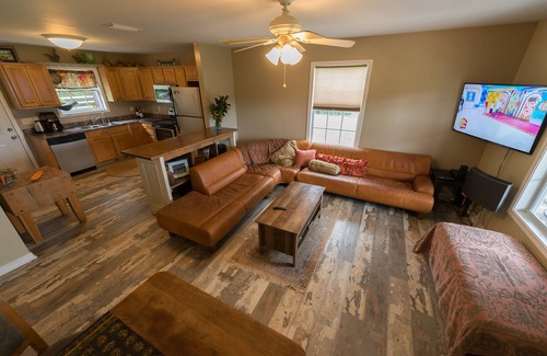 Fairhope House | Fairfield Farm Cottage Dog Horse Welcome EV Charger 1Gig WI-FI Best HOST 21-2023
