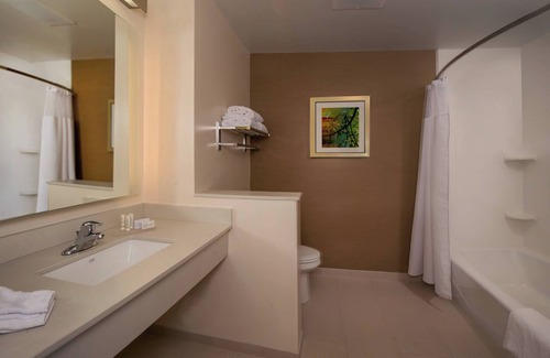 Washington Hotel | Fairfield Inn and Suites by Marriott Washington