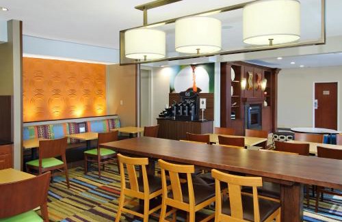 Southwest Colorado Springs Hotel | Fairfield Inn & Suites Colorado Springs South