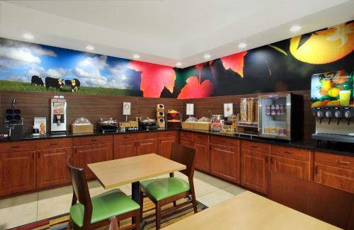Southwest Colorado Springs Hotel | Fairfield Inn & Suites Colorado Springs South