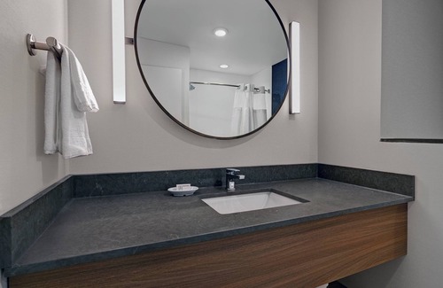 Brookfield Hotel | Fairfield Inn & Suites by Marriott Milwaukee Brookfield