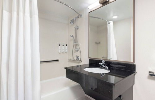 Cheektowaga Hotel | Fairfield Inn & Suites by Marriott Buffalo Airport