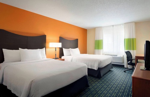 Champaign Hotel | Fairfield Inn & Suites by Marriott Champaign