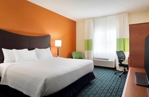 Champaign Hotel | Fairfield Inn & Suites by Marriott Champaign