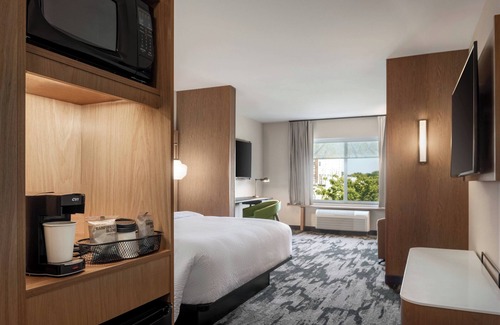West Milwaukee Hotel | Fairfield Inn & Suites by Marriott Milwaukee West