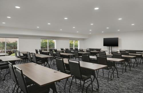 Naperville Hotel | Fairfield Inn & Suites Naperville/Aurora