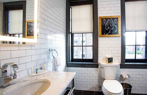 Gayborhood Hotel | Fairfield Inn & Suites by Marriott Philadelphia Downtown/Center City