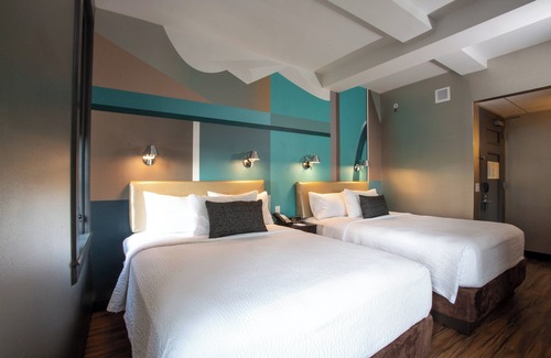 Gayborhood Hotel | Fairfield Inn & Suites by Marriott Philadelphia Downtown/Center City