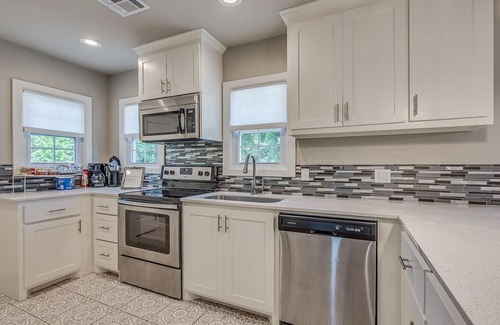 Central Oklahoma City House | Fairgrounds Retreat newly remodeled weekly/monthly discounts