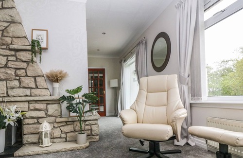 Kilsyth Cottage | FAIRHAVEN, pet friendly, with a garden in Kilsyth