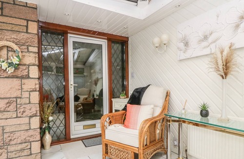 Kilsyth Cottage | FAIRHAVEN, pet friendly, with a garden in Kilsyth