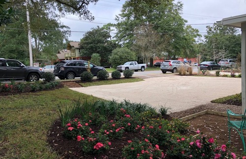 Fairhope Cottage | Fairhope Downtown Cottage Sleeps 10 "Walk to Town" Lots of Parking and Garage