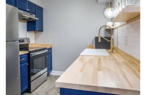 Lansing Apartment | Fairlane #12 | Brass Bound