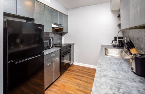 Lansing Apartment | FairLane #2| Uncaged