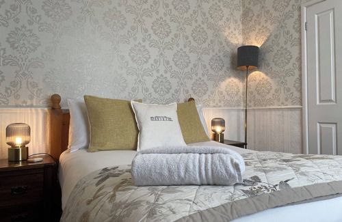 Amesbury Hotel | Fairlawn House