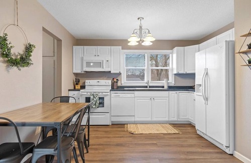 Rapid City Apartment | Fairmont · ★Pet Friendly★Large Fenced Backyard★Covered Patio