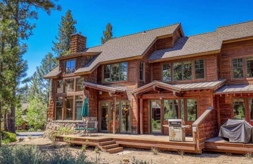 Truckee House | Fairway Drive 13151 by East West Hospitality