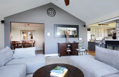 Freeland House | Fairway Harbor View by AvantStay | Outdoor Oasis