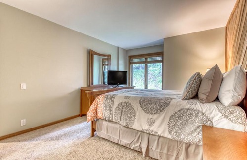 Elkhorn Village Apartment | Fairway Nine 4315