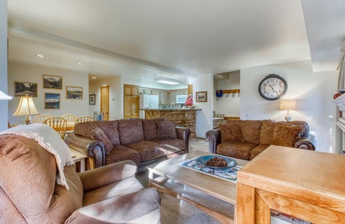 Elkhorn Village Hotel | Fairway Nine 4366
