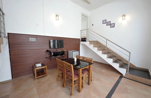 Elappara Hotel | Falcon Crest Resort