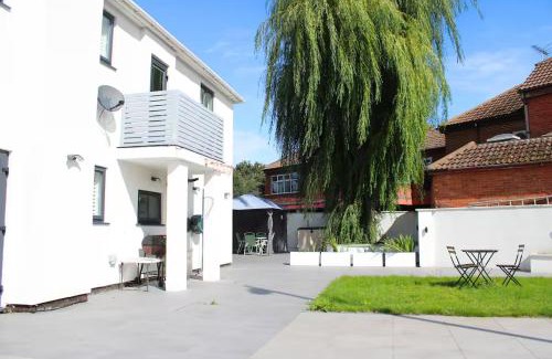 Rushmoor District House | Falcon house