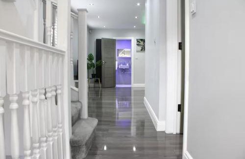 Rushmoor District House | Falcon house