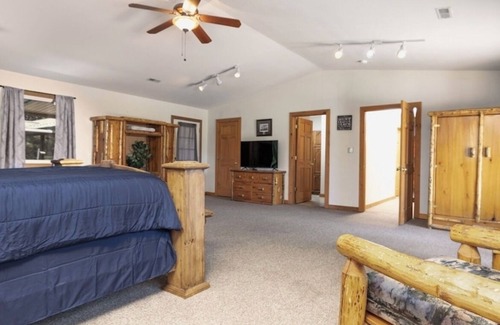 Falcon Cabin | FALCON LODGE AND NATURE RETREAT