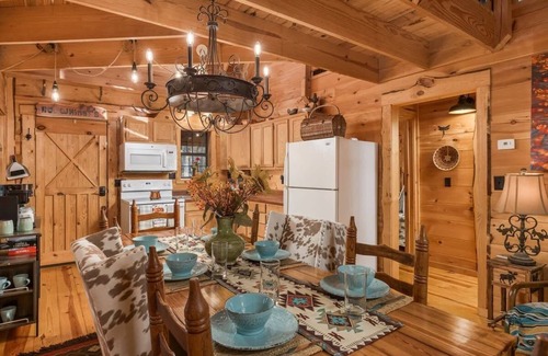 Mentone House | Falcon Lodge - hot tub, fire pit, & games!