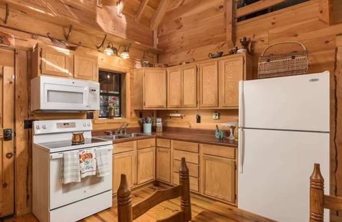Mentone House | Falcon Lodge - hot tub, fire pit, & games!
