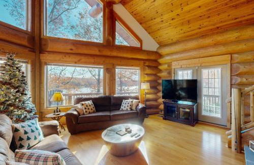 Mineral House | Falcon's Nest